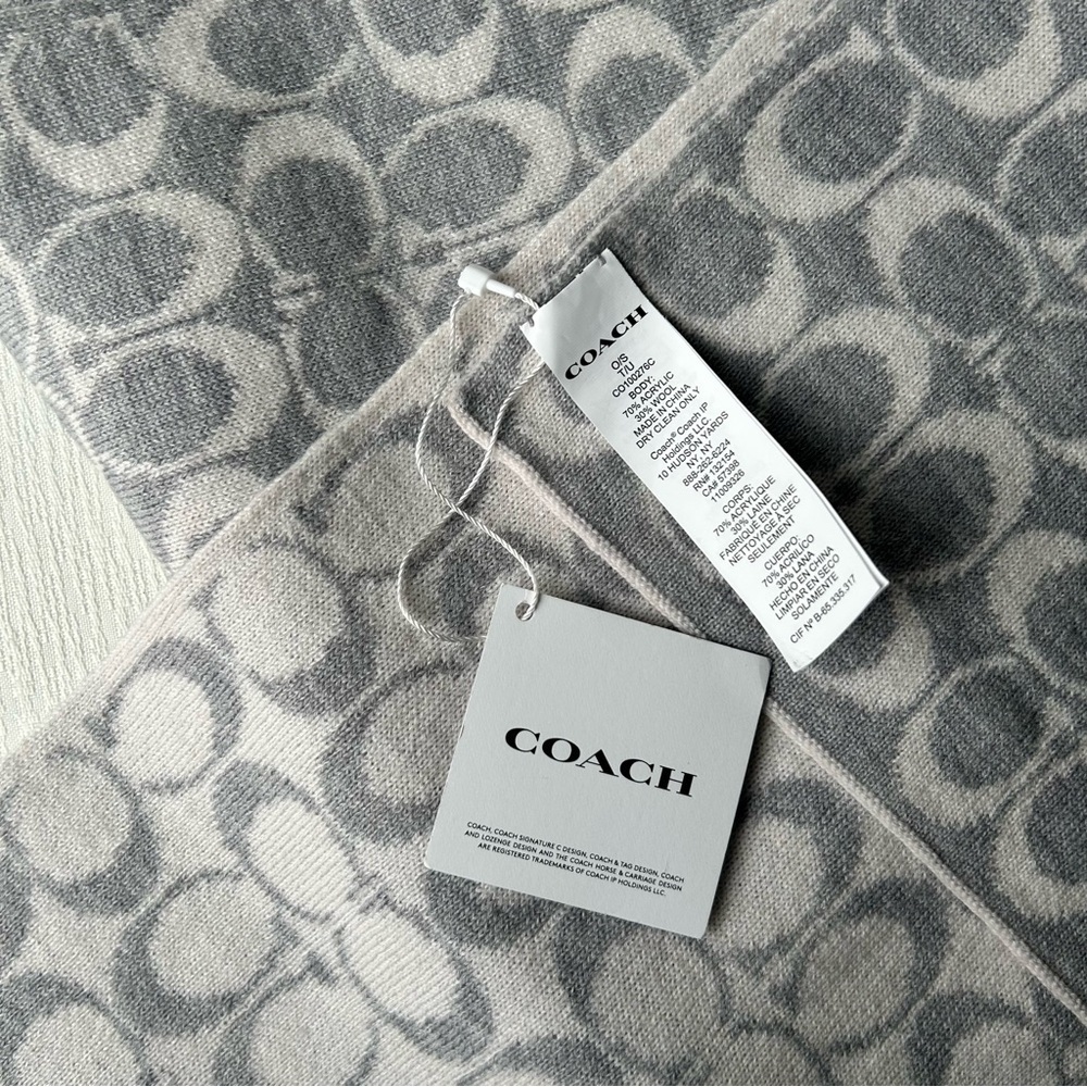COACH Signature C design Scarf in Grey & White